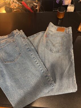 Bundle Levi's women’s Light Wash Blue Jeans